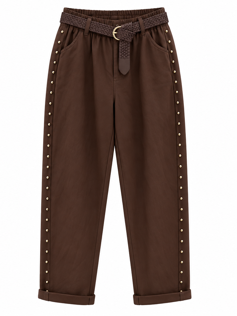 Pantalón de tachas referencia 26532 color marrón, imagen minimalista